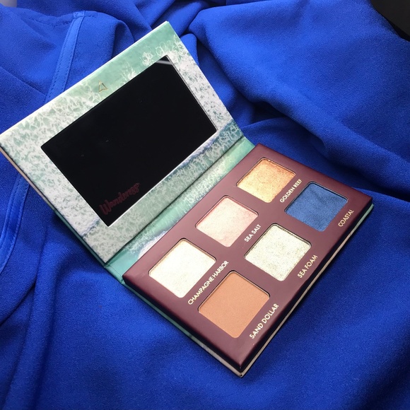 ❤️ 🆕 Wanderess Seascape Eyeshadow Palette - Picture 1 of 6